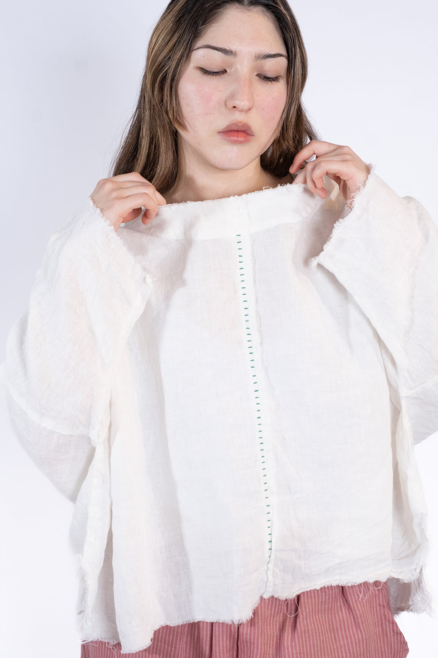 LINEN EMBROIDERED TOP